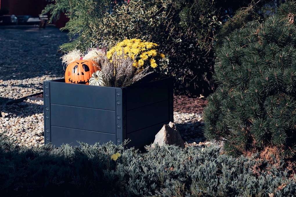 Trestles Kovová vyvýšená posteľ Lil - čierna