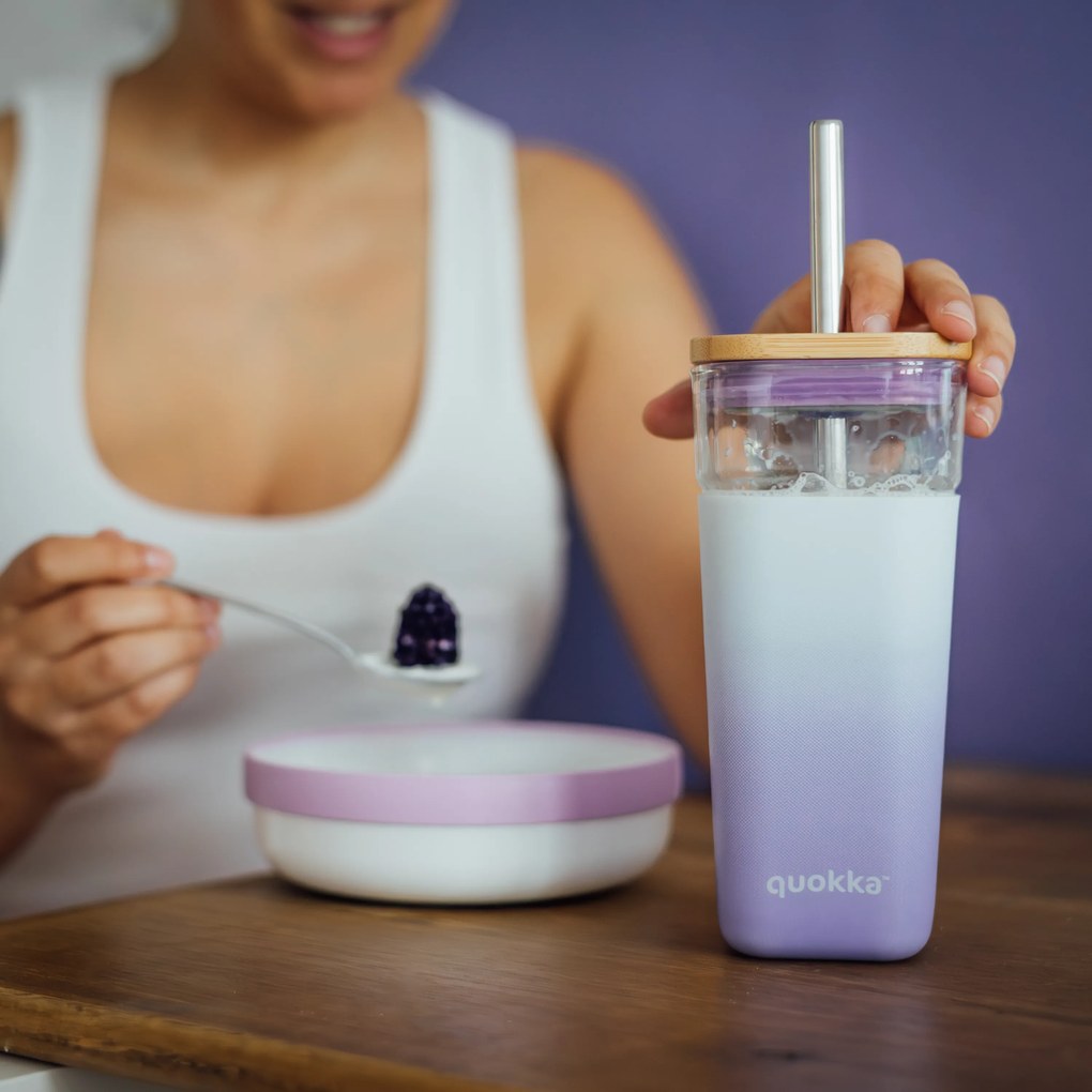 Sklenený cestovný hrnček so slamkou Liquid Cube Lilac Gradient 540 ml