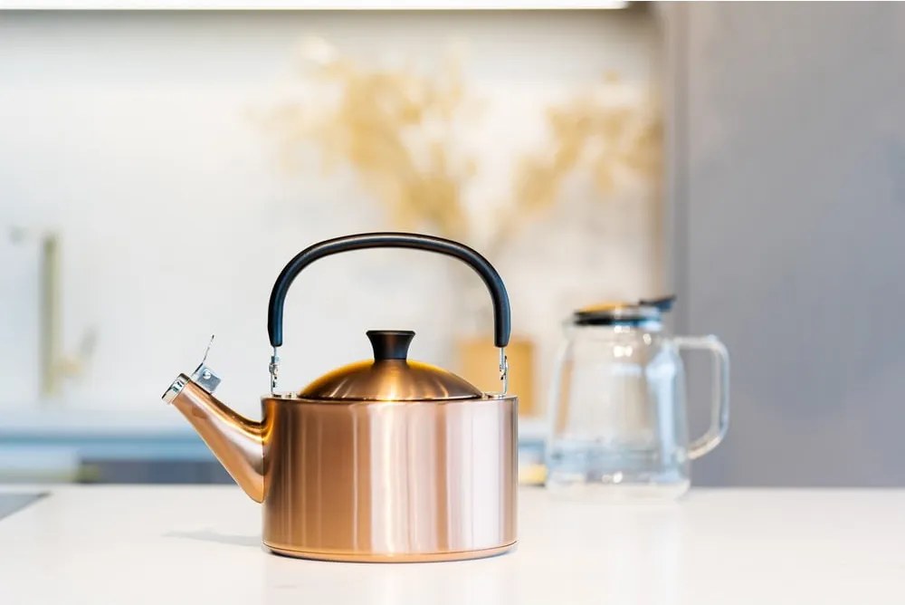 Varná kanvica z nehrdzavejúcej ocele v medenej farbe 1,5 l Diamante – Vialli Design