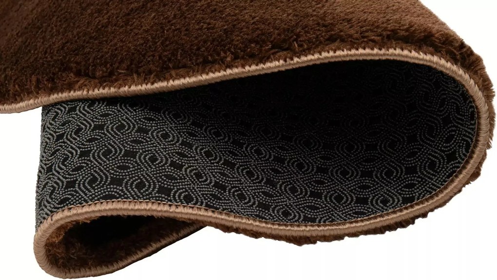 TA Koberec 7005 HNEDÉ OBJATIE Rozmer: 80x80 cm