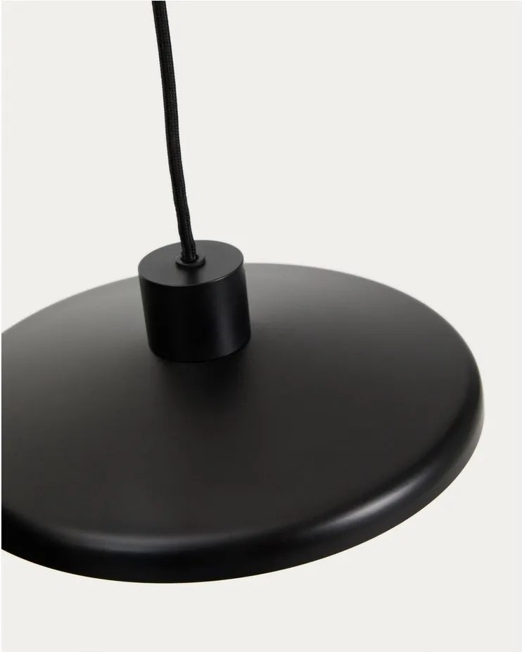 Čierne závesné svietidlo s kovovým tienidlom Nuvira – Kave Home