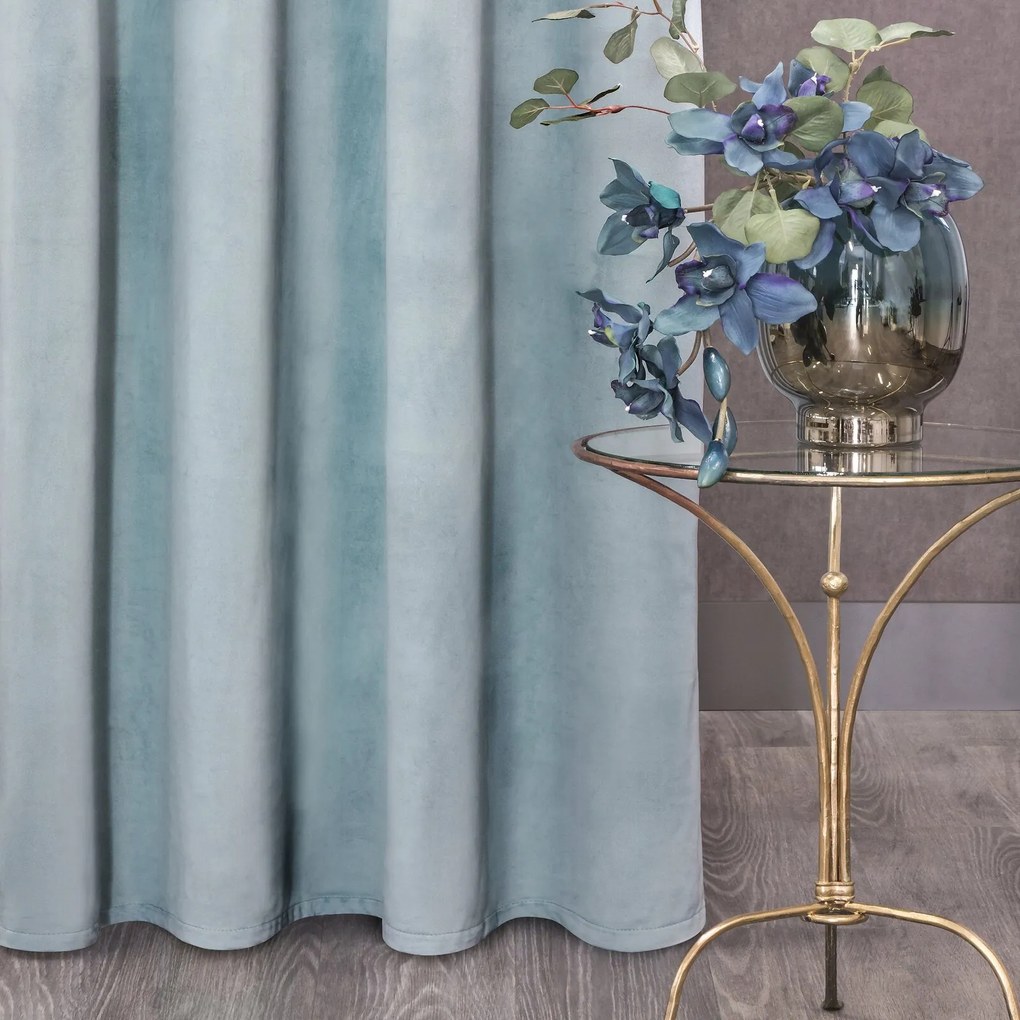 ZATEMŇOVACÍ ZÁVES NA KRÚŽKOCH ROSA 140X250 CM BLEDOMODRÁ