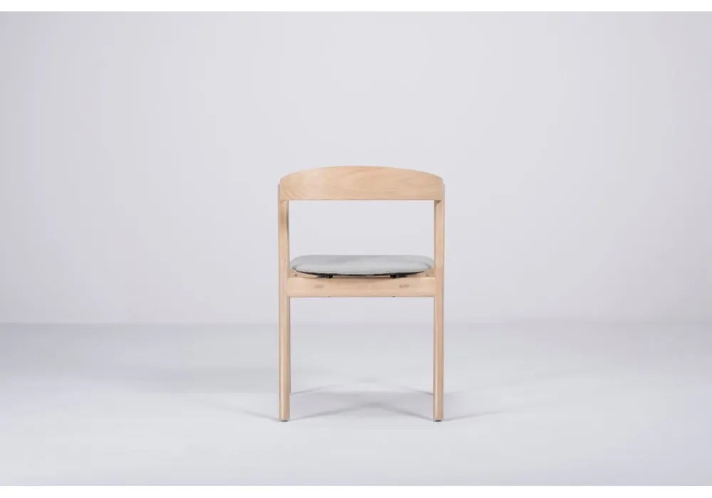 Jedálenská stolička z masívneho dubového dreva s modrosivým sedadlom Gazzda Muna