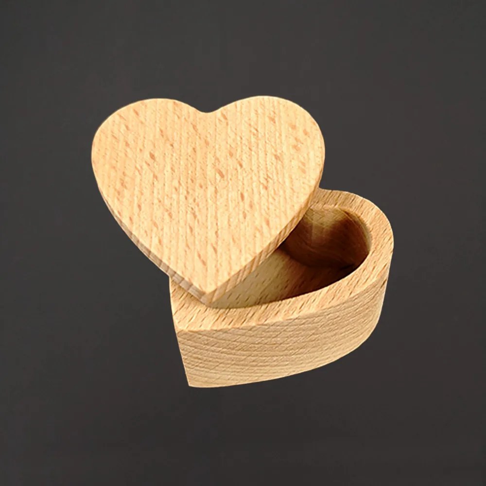 AMADEA Drevená krabička v tvare srdca 5 cm