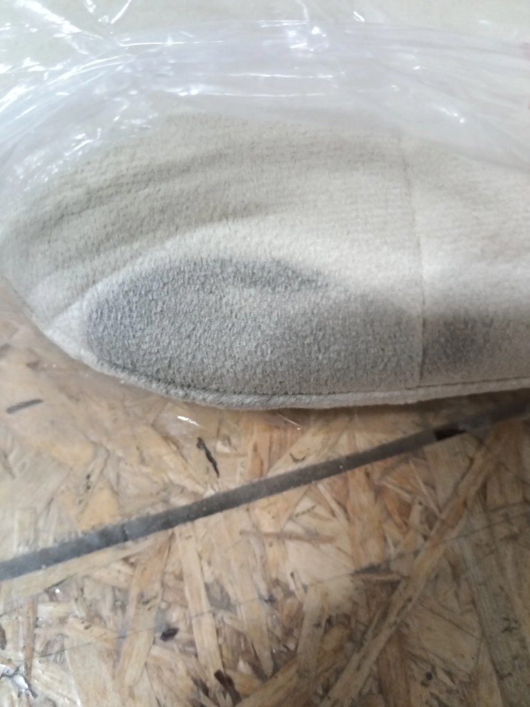 AKCIA Krémová zamatová stolička LAVA II. akosť