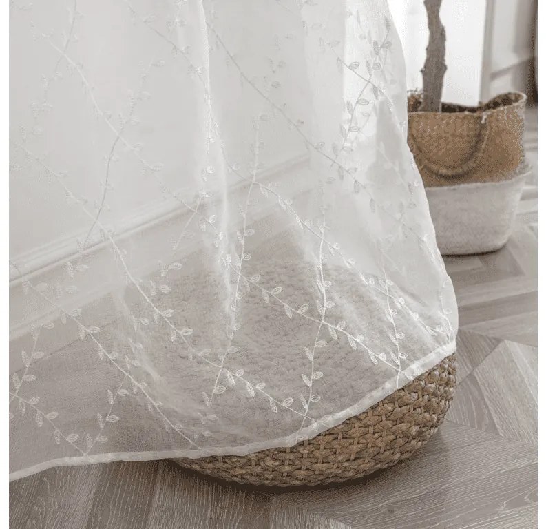 Biely záves VINTORA so vzorom lístkov 140x250 cm Zavesenie: Riasiaca páska