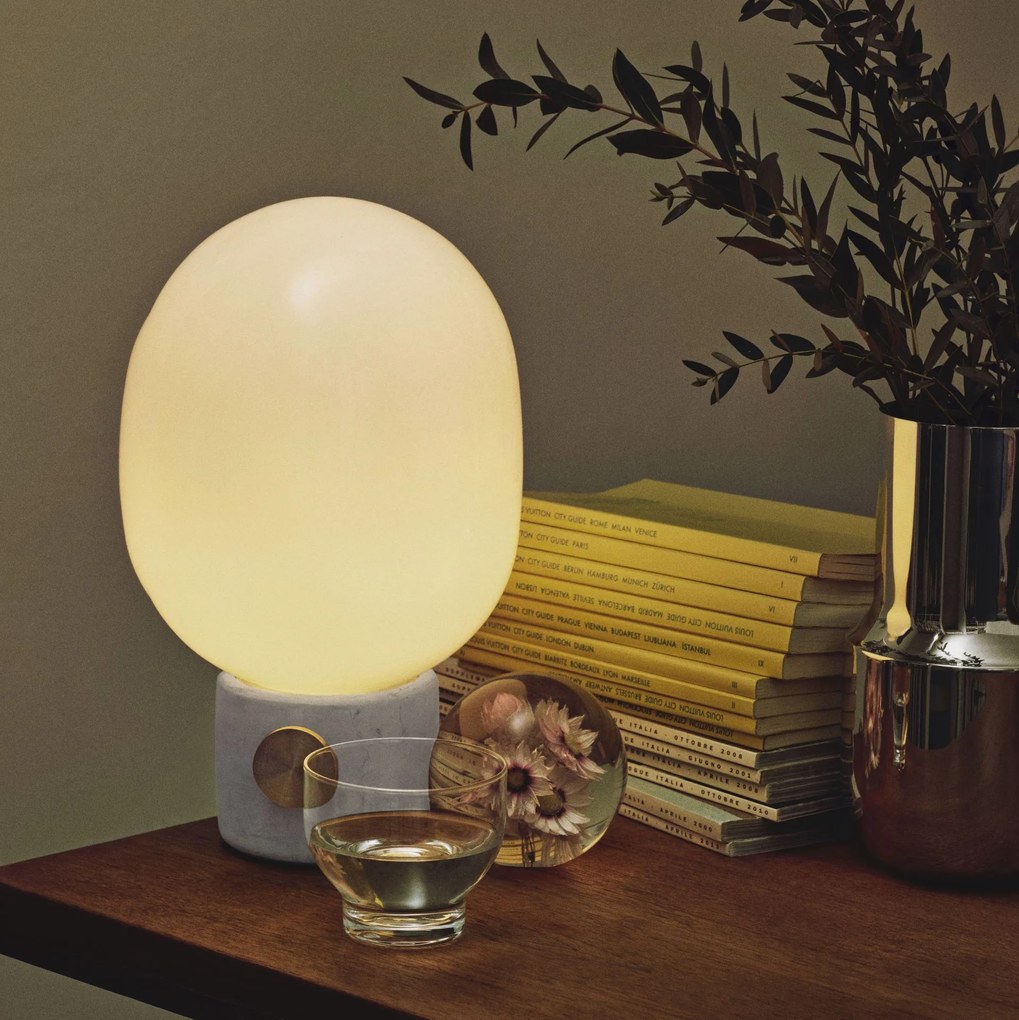 Audo Copenhagen Stmievateľná stolná lampa JWDA Concrete Light Grey/Brass