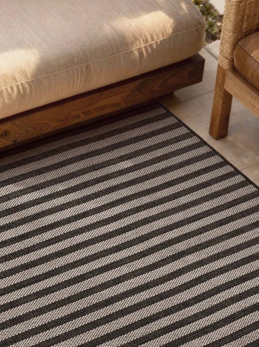 Koberec Ted Baker Haringey Linley čierny / biely