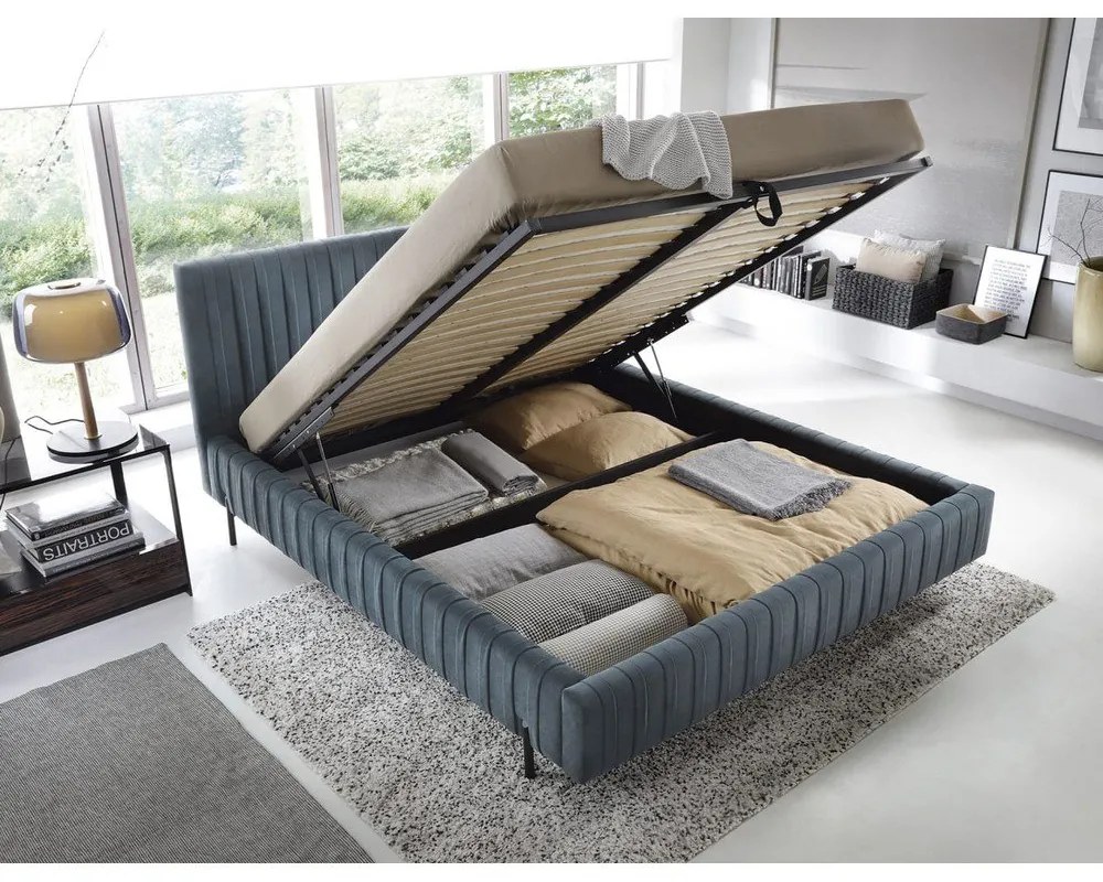 Modrá čalúnená dvojlôžková posteľ s úložným priestorom s roštom 180x200 cm Plissa – ELTAP