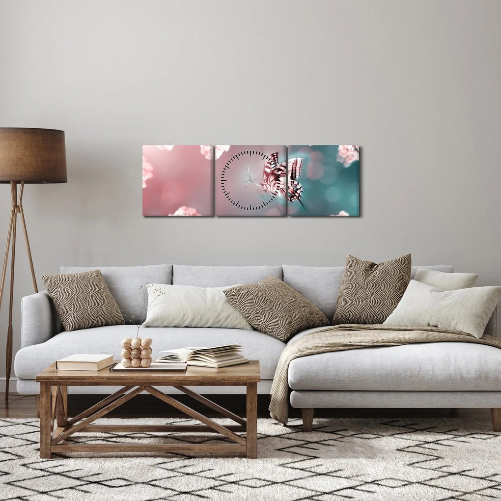 Obraz - Motýľ medzi kvetmi (s hodinami) (90x30 cm)