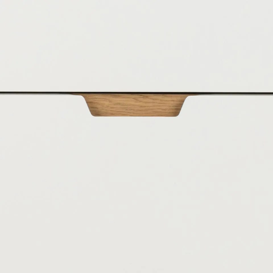 Komoda Lowell 135 cm bílá/dub přírodní