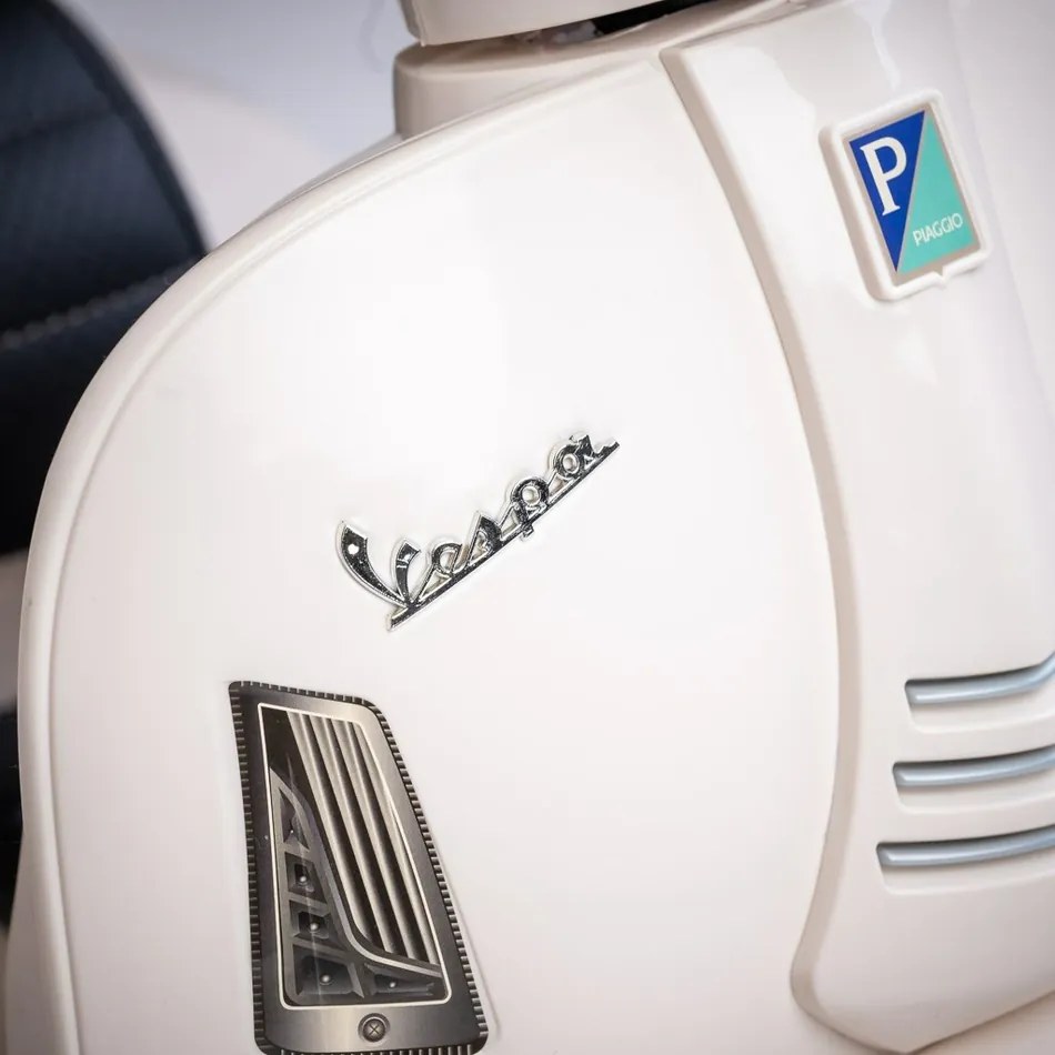 Baby Mix Detská elektrická motorka Vespa, biela