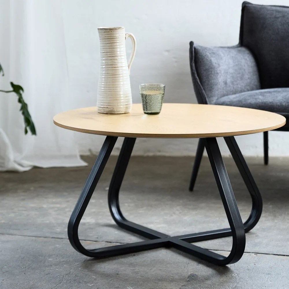 Okrúhly konferenčný stolík s doskou v dubovom dekore v prírodnej farbe ø 80 cm Cesura – Unique Furniture
