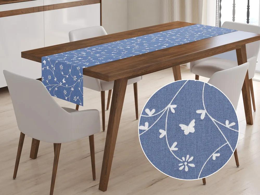 Biante Bavlnený behúň na stôl Sandra SA-052 Drobné biele kvietky a motýliky na modrom 35x120 cm