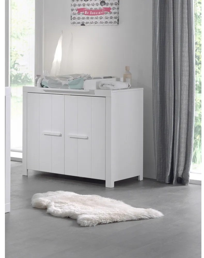 Biela nízka detská komoda z borovicového dreva s prebaľovacím pultom 100x96 cm ERIK – Vipack