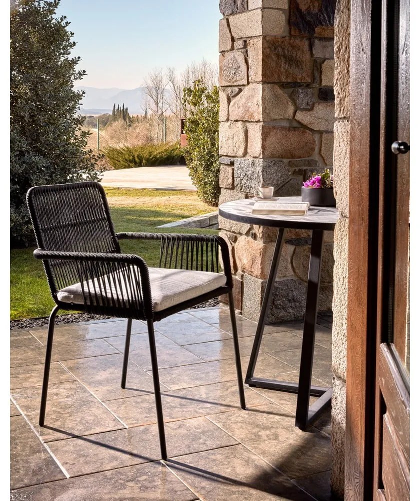 Čierna kovová záhradná stolička Kave Home Samt