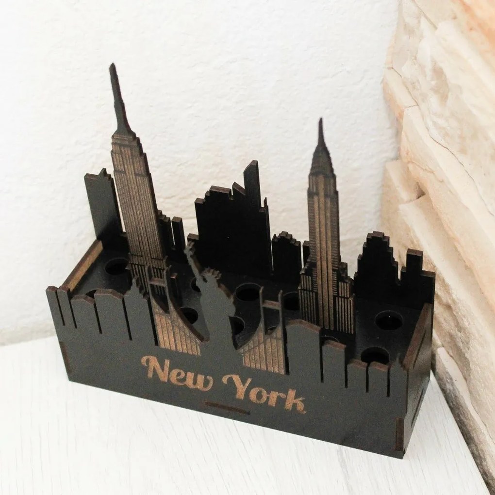 Drevený stojan na perá - New York | DUBLEZ