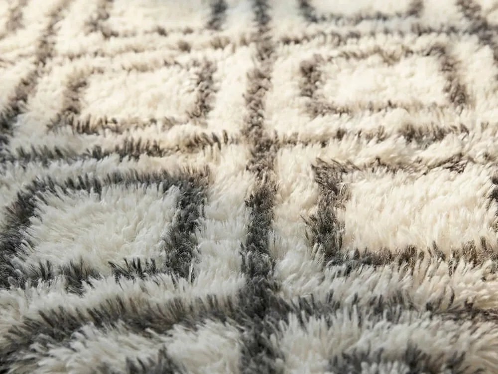 TZ Biely vzorovaný koberec shaggy Decor Cube Rozmer: 160x220 cm