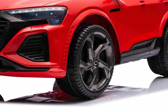 Elektrické autíčko Audi SQ8 červené