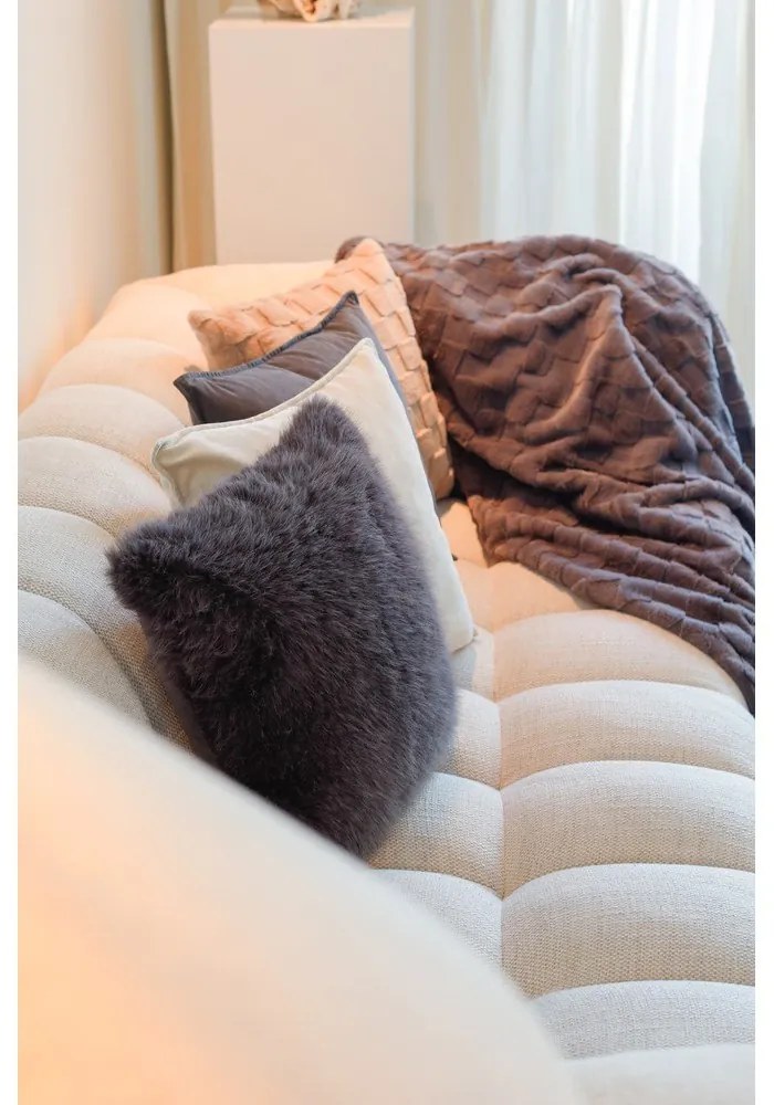 Dekoračný vankúš z mikroplyšu 45x45 cm Rava – Tiseco Home Studio