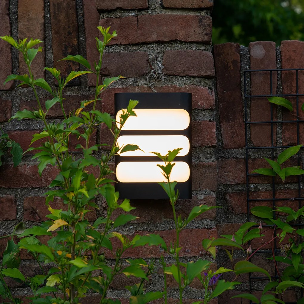 Moderná nástenná lampa čierna vrátane LED IP44 - Gaev