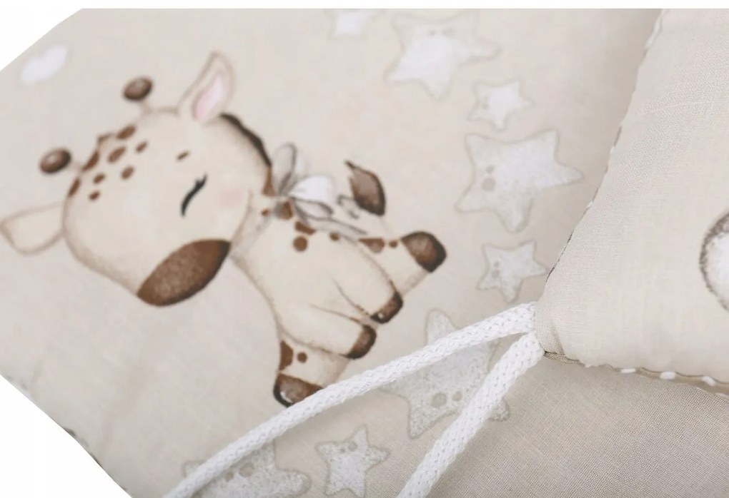 Ochranný mantinel do postieľky 180x30 cm BABYMAM PREMIUM - Žirafa/biele bodky na béžovej