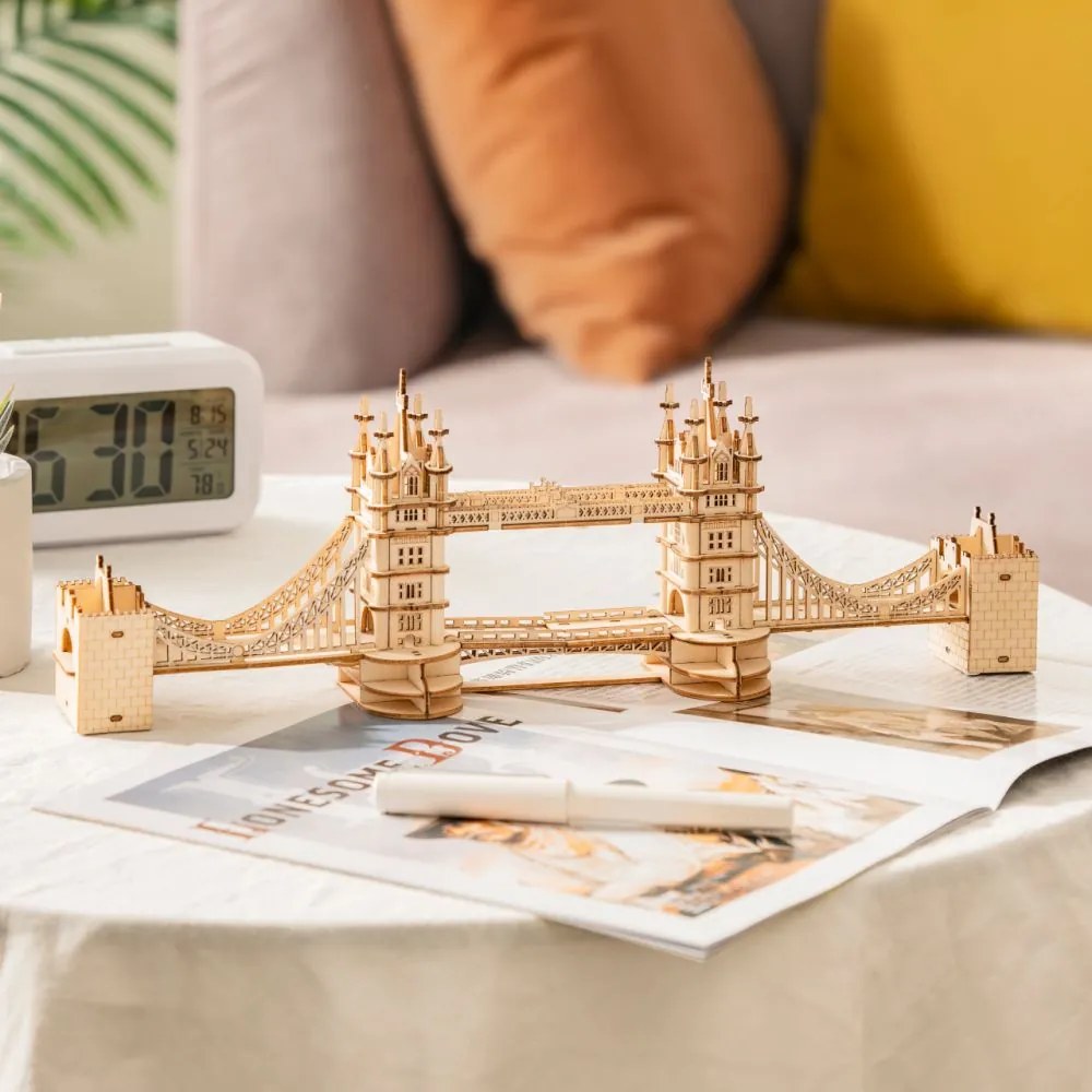 Robotime Rolife Svietiaci 3D drevené puzzle Tower Bridge 113 ks