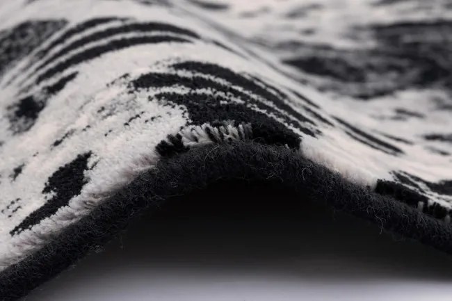 Koberec Agnella Isfahan Siren čierny