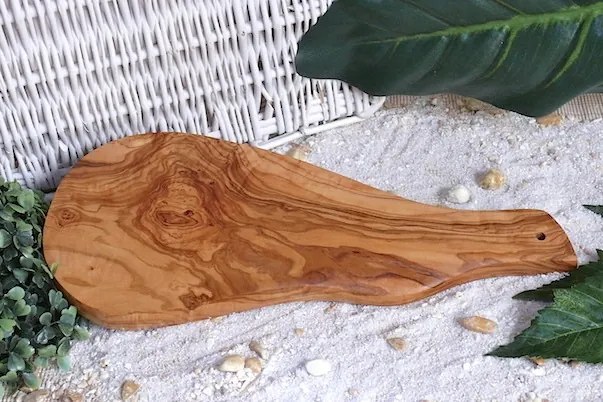 Servírovacia doska s rukoväťou 40-44 cm olivové drevo - skladom SB