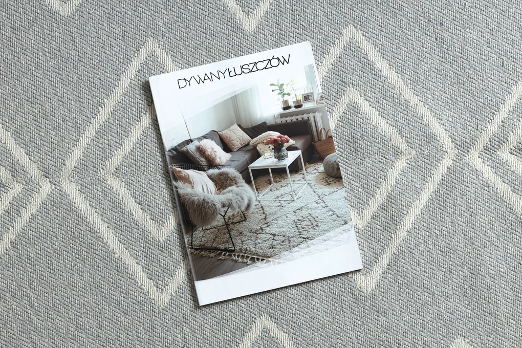 Obojstranný šnúrkový ekologický koberec TWIN 23000 Boho, so strapcami, krémovo - sivý