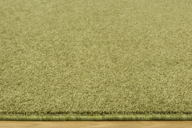 Metrážny koberec Monte-Bianco 46 olivovo zelený