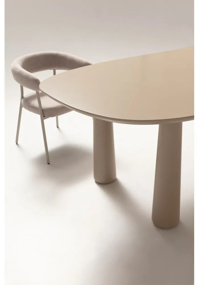 Béžový konferenčný stolík s doskou z borovicového dreva 110x220 cm Nahia – MOME