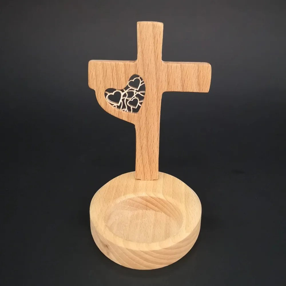 AMADEA Drevený svietnik kríž z masívneho dreva s vkladom - srdce, výška 12 cm