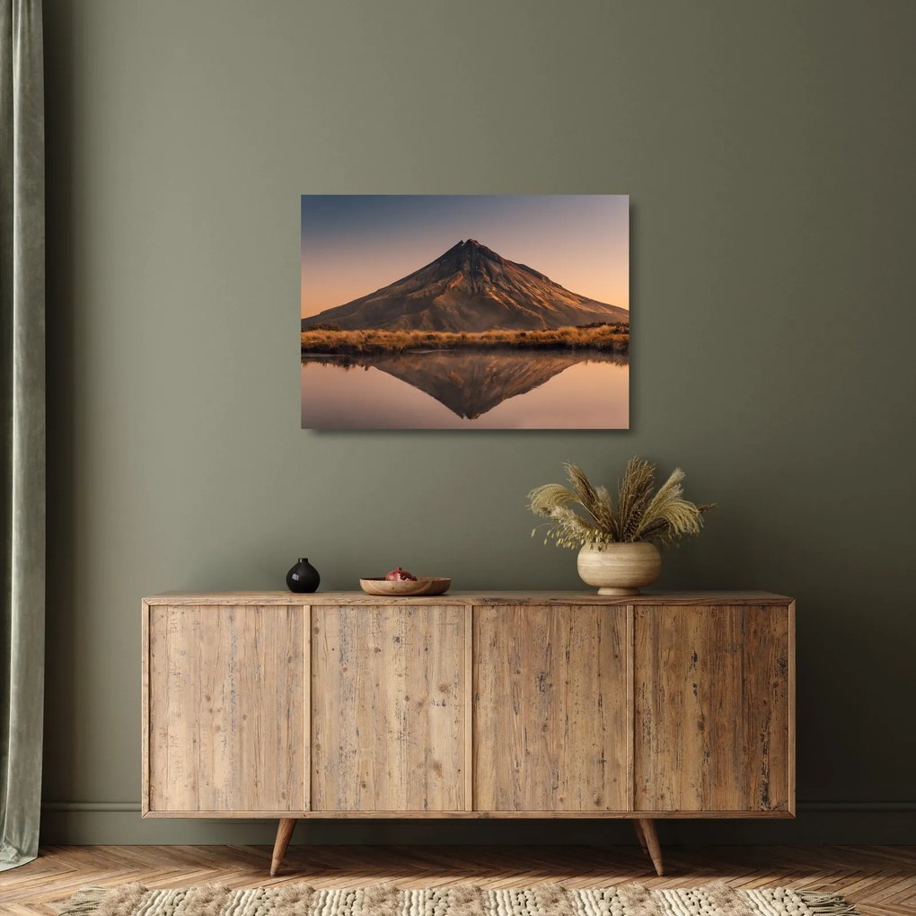 Sklenený obraz odrazu hory Taranaki, Nový Zéland (70x50 cm)