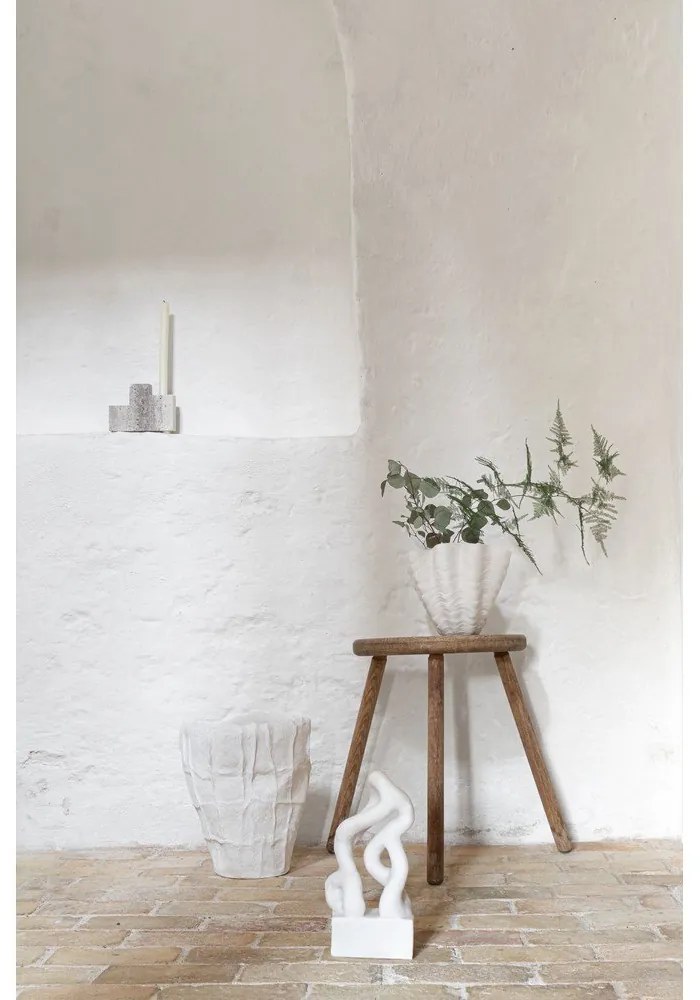 Biela váza z polyresínu (výška 22 cm) Shell – Mette Ditmer Denmark