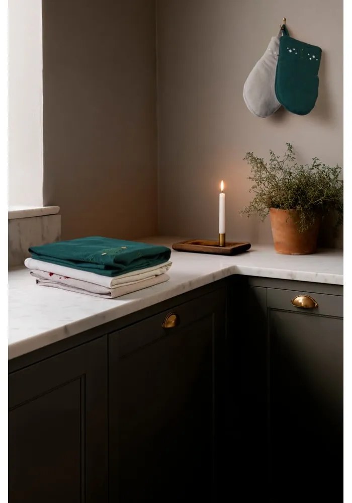 Kuchynská rukavica s vianočným motívom Christmas Fable – JUNA