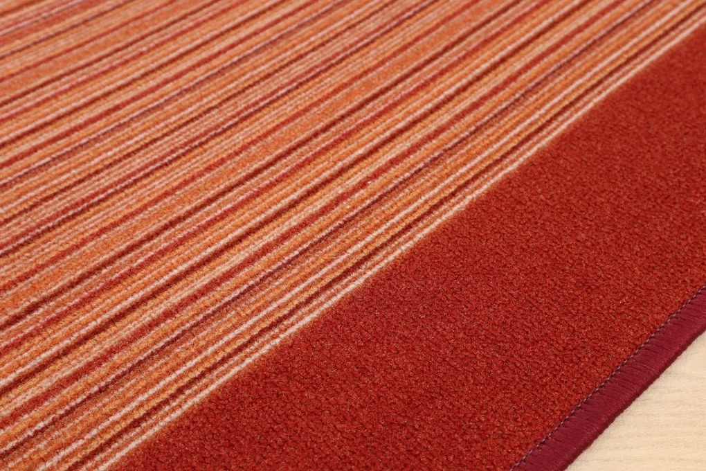Associated Weavers, Protišmykový behúň na mieru Carnaby 84, šíre 80 cm, červená, chodba / predsieň