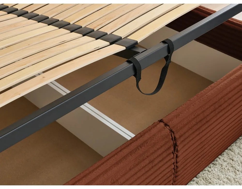 Čalúnená dvojlôžková posteľ v tehlovej farbe s úložným priestorom a roštom 180x200 cm Jade – Bobochic Paris