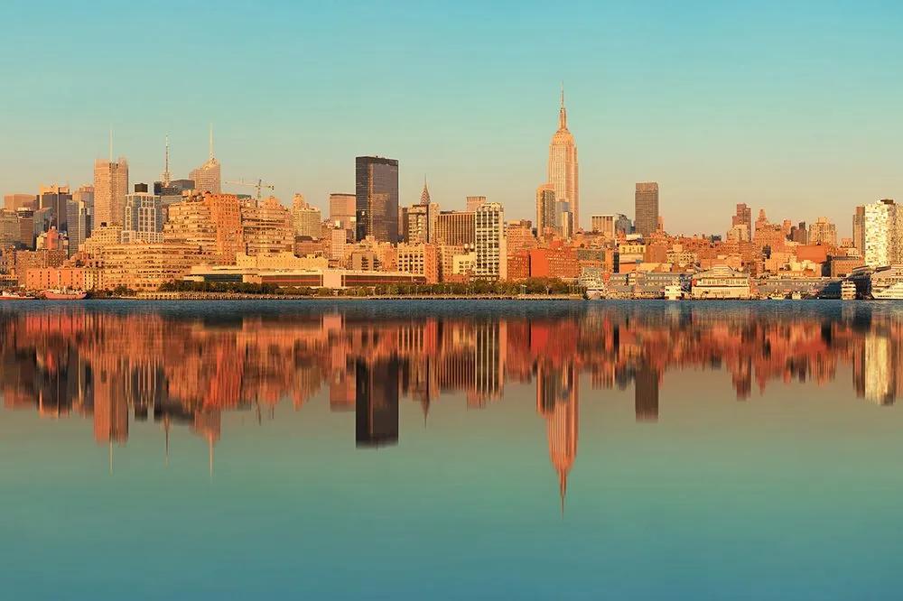 Fototapeta zrkadlenie New Yorku vo vode