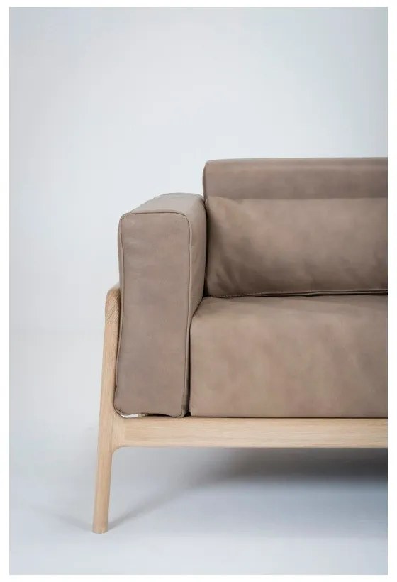 Svetlohnedá pohovka z byvolej kože s konštrukciou z masívneho dubového dreva Gazzda Fawn, 210 cm