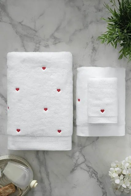 Soft Cotton Darčekové balenie uterákov a osušiek MICRO LOVE Biela / ružové srdiečka