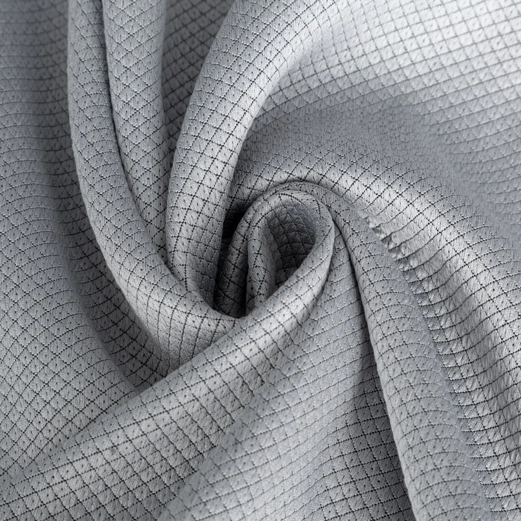 ZATEMŇOVACÍ ZÁVES NA KRÚŽKOCH AMARO 135X250 CM STRIEBORNÁ