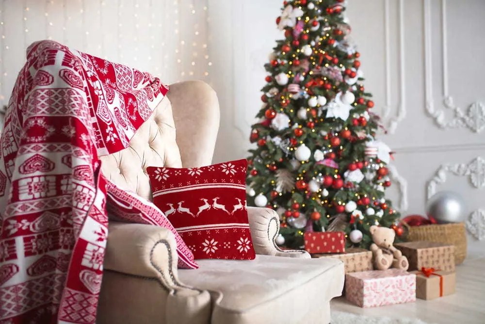 Vianočná obliečka na vankúš SCANDI 40x40 cm - jelene - šedá/červená/biela