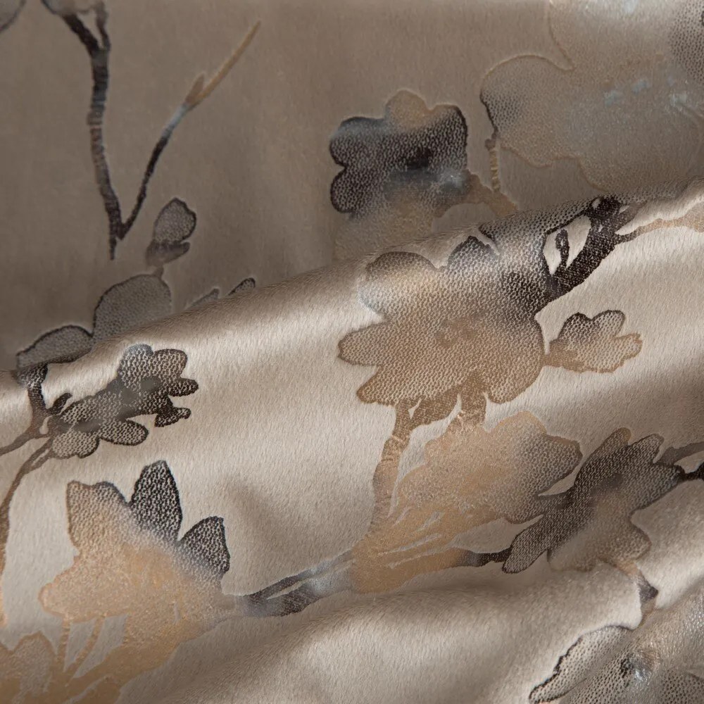 ZATEMŇOVACÍ ZÁVES NA PÁSKE SELENA 140X270 CM VZOROVANÁ