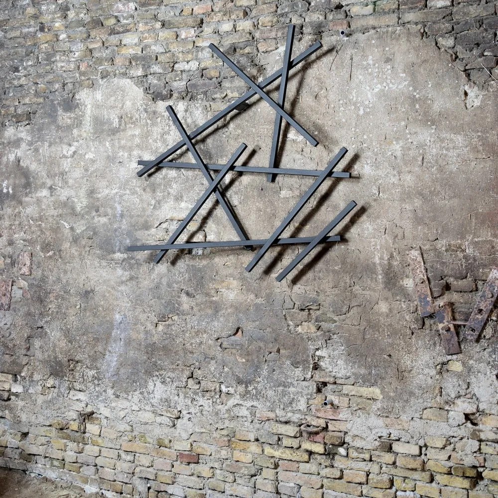 Čierny kovový nástenný vešiak Matches – Spinder Design