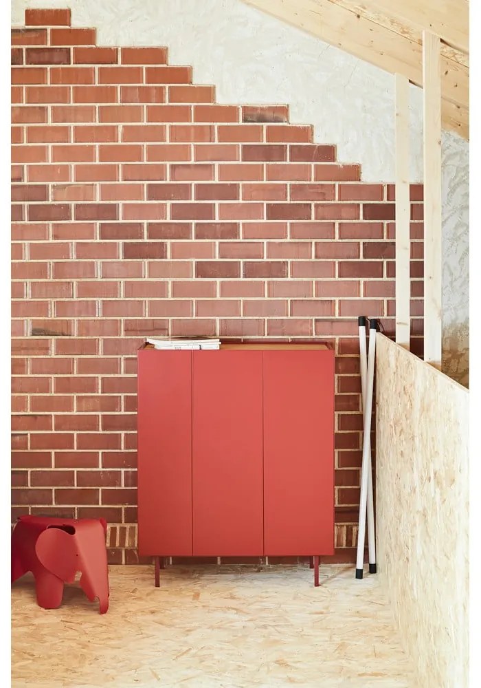 Červená vysoká komoda v dekore duba 95x120 cm Arista – Teulat