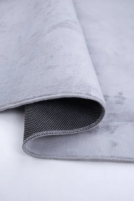 Protišmykový koberec PLUSH strieborný