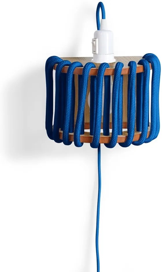Modrá nástenná lampa s drevenou konštrukciou EMKO Macaron, dĺžka 20 cm