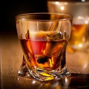 Dekorant Crystalite Bohemia whisky set Quadro v darčekovom saténovom balení 1+2