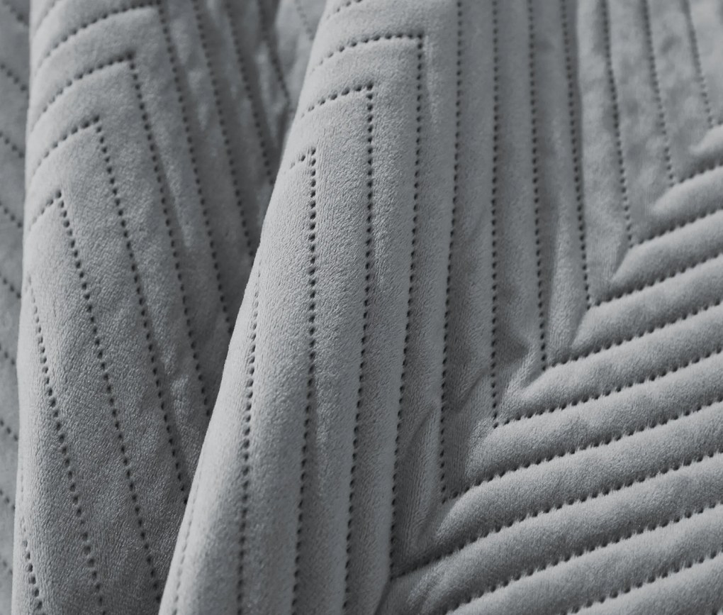 Sivý zamatový prehoz na posteľ ARROW VELVET Rozmer: 200 x 220 cm